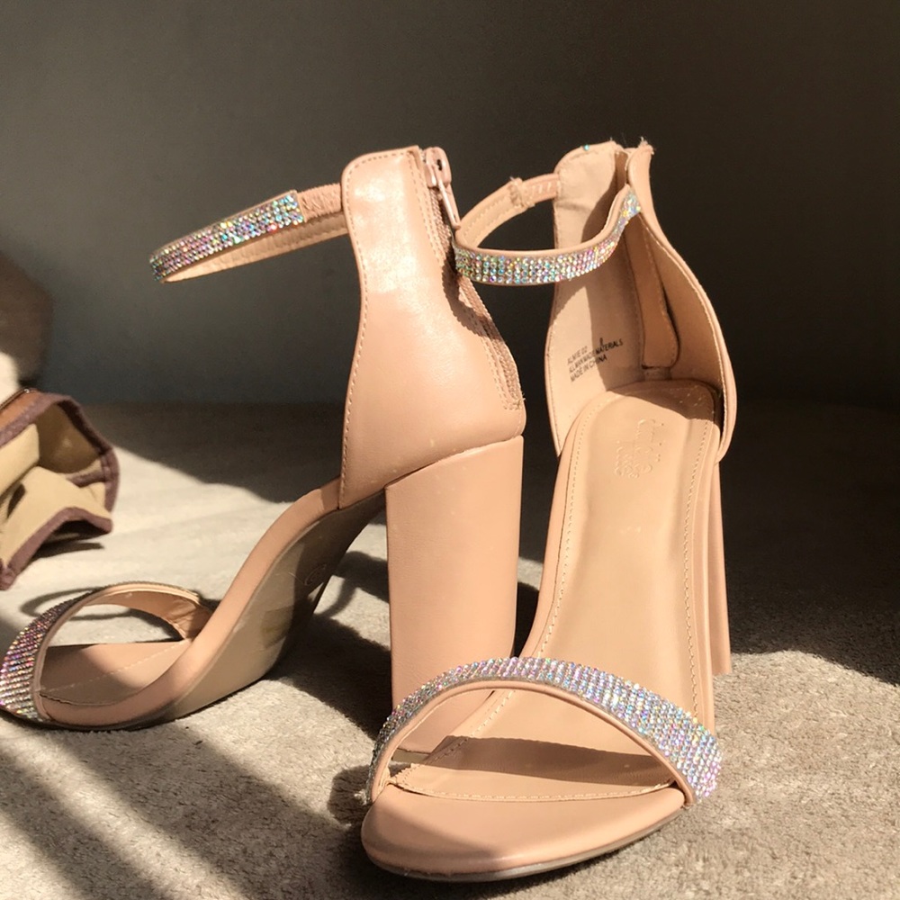 NUDE HEELS